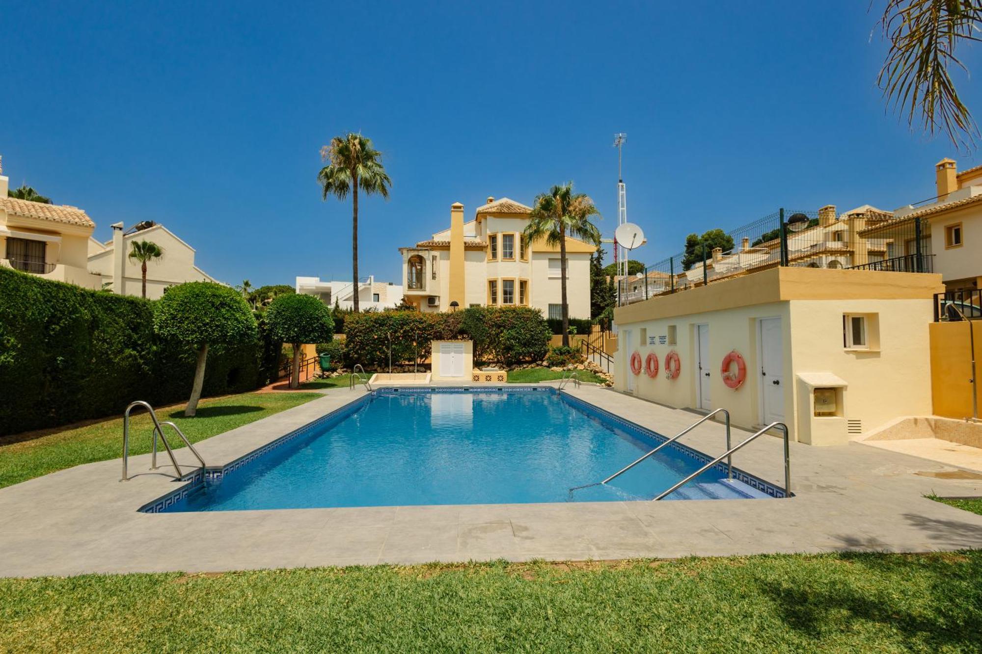 Beautiful Townhouse Walking Distance To The Beach In Costabella, Marbella Zewnętrze zdjęcie
