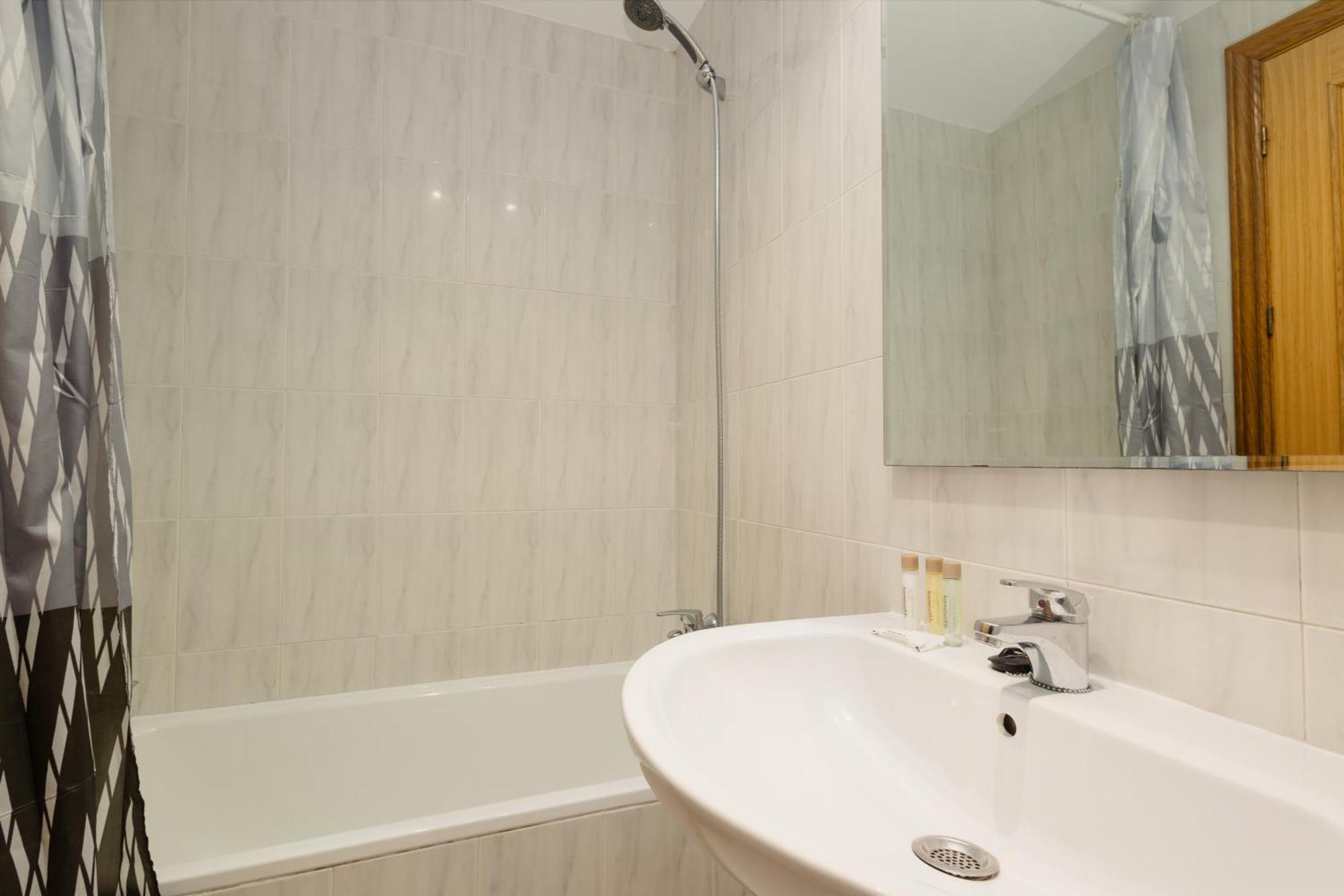 Beautiful Townhouse Walking Distance To The Beach In Costabella, Marbella Zewnętrze zdjęcie