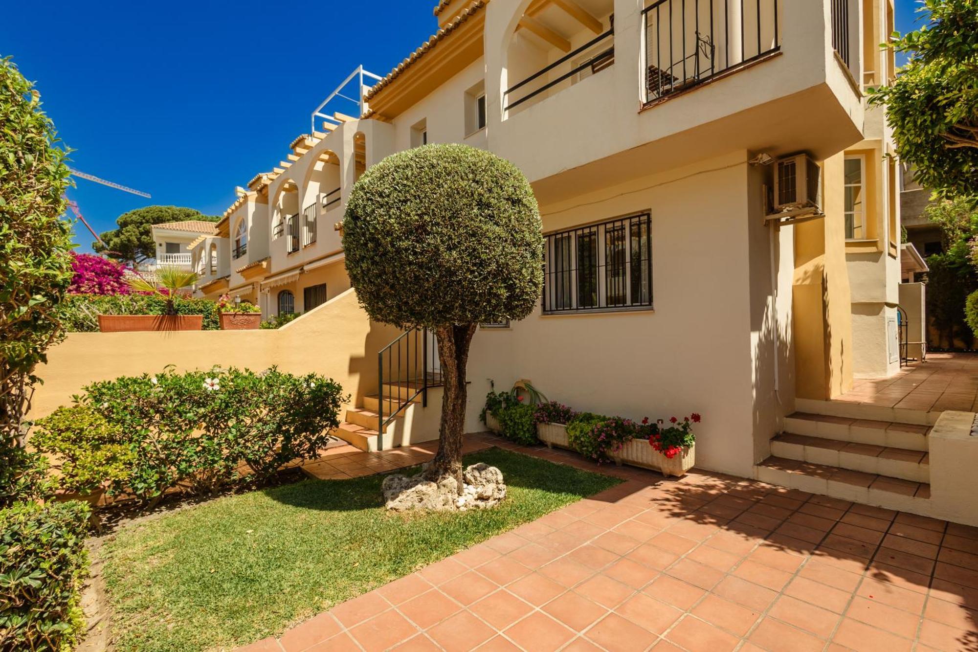 Beautiful Townhouse Walking Distance To The Beach In Costabella, Marbella Zewnętrze zdjęcie