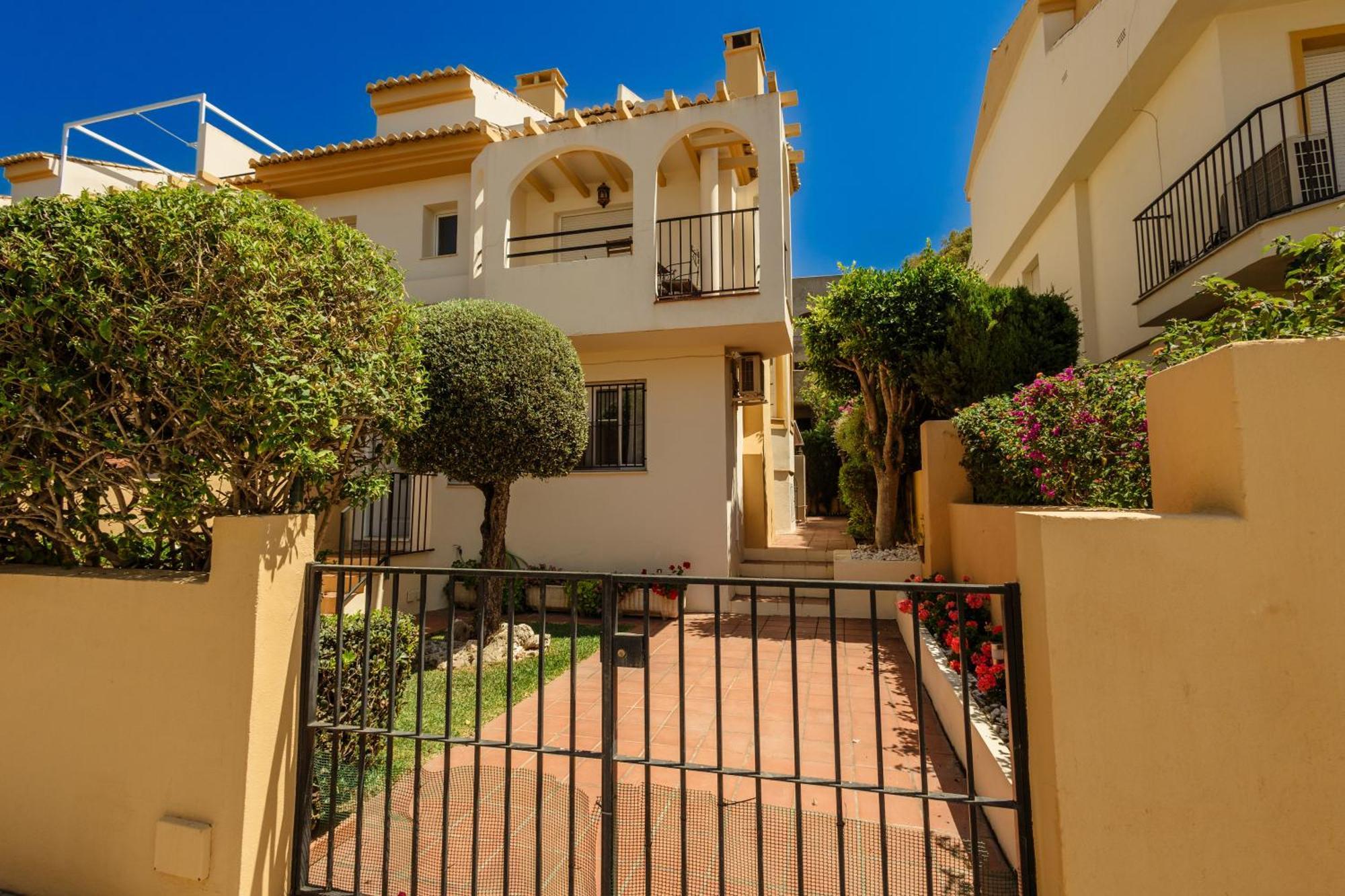 Beautiful Townhouse Walking Distance To The Beach In Costabella, Marbella Zewnętrze zdjęcie